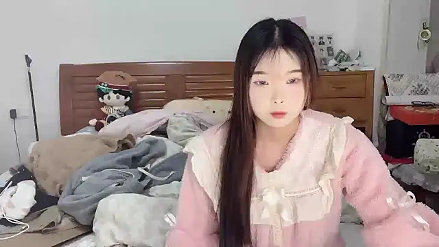 Snapshot of Akong11 chatting on 10/19/25, 02:42 Akong11 online show from 10/19/25, 02:42