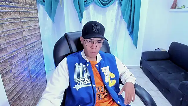 Hunteer Boy online show from 09/30/25, 07:53