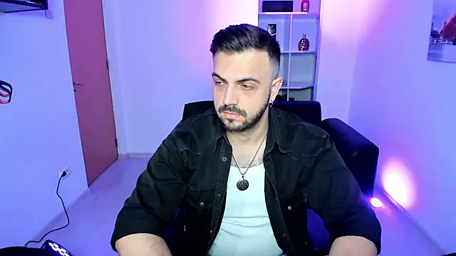 Snapshot of Jace_Thorne chatting on 11/19/25, 05:18 Jace Thorne online show from 11/19/25, 05:18