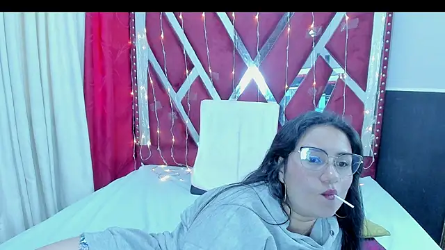 Luna021 1 online show from 11/23/25, 12:04