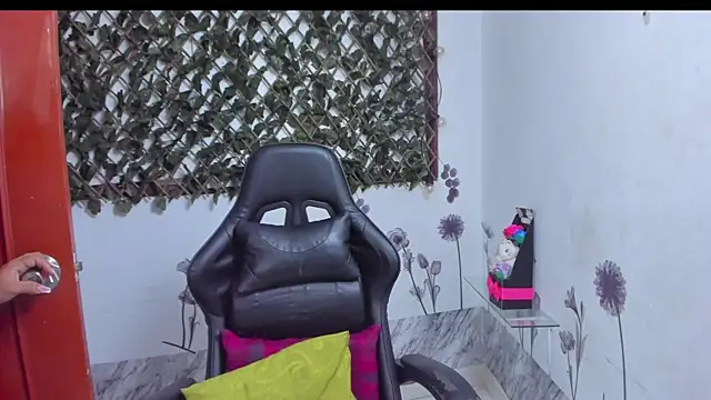 Luna021 1 online show from 12/01/25, 08:21