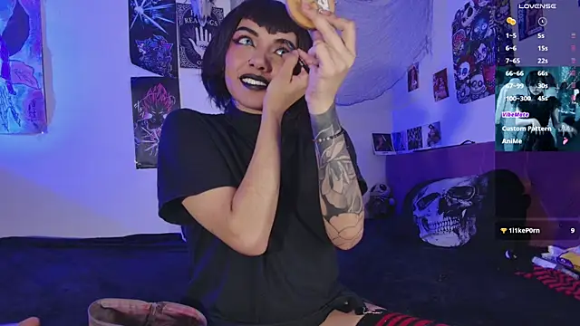 agathaaiko6 online show from 11/28/25, 12:22