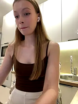 FriendlyFire 18 online show from 09/25/25, 05:30