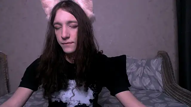 SilverMuse  online show from 10/04/25, 02:13