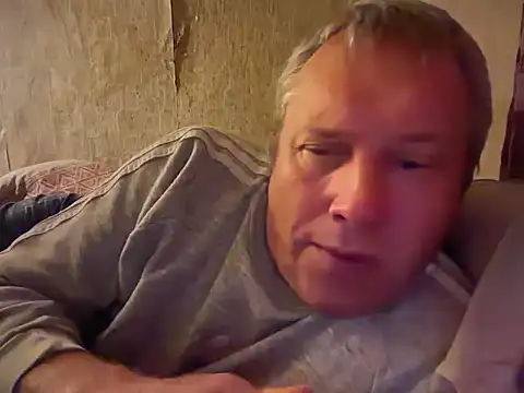 Snapshot of evulis1 chatting on 10/11/25, 09:38 evulis1 online show from 10/11/25, 09:38