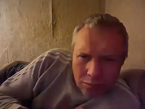 Snapshot of evulis1 chatting on 10/10/25, 10:10 evulis1 online show from 10/10/25, 10:10