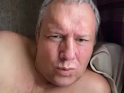 Snapshot of evulis1 chatting on 09/17/25, 08:27 evulis1 online show from 09/17/25, 08:27