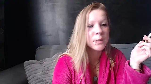 Snapshot of AnnaFalconeX chatting on 10/16/25, 07:38 AnnaFalconeX online show from 10/16/25, 07:38