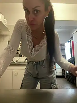 ainaht online show from 04/15/26, 07:36