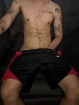 Snapshot of latinoxx1992 chatting on 09/16/25, 01:39 latinoxx1992 online show from 09/16/25, 01:39