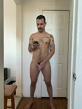 Snapshot of latinoxx1992 chatting on 02/13/26, 06:19 latinoxx1992 online show from 02/13/26, 06:19