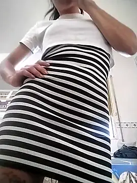Snapshot of Lauraxxsteen chatting on 06/02/26, 11:32 Lauraxxsteen online show from 06/02/26, 11:32