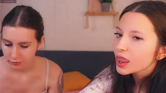 Snapshot of GabrielleLynchard chatting on 11/23/25, 07:35 GabrielleLynchard online show from 11/23/25, 07:35