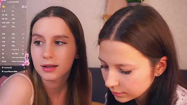 Snapshot of GabrielleLynchard chatting on 11/18/25, 08:56 GabrielleLynchard online show from 11/18/25, 08:56