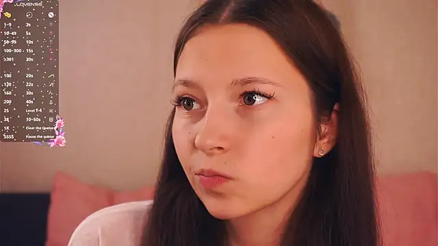 Snapshot of GabrielleLynchard chatting on 10/28/25, 08:08 GabrielleLynchard online show from 10/28/25, 08:08