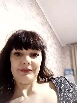 AliceSwan1122 online show from 04/15/26, 06:23