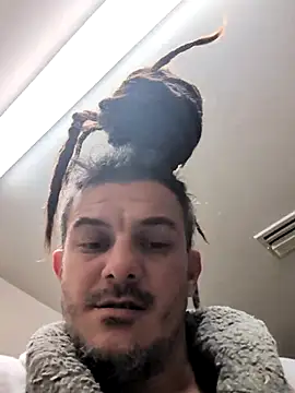 Snapshot of Clownboi17 chatting on 11/20/25, 05:41 Clownboi17 online show from 11/20/25, 05:41