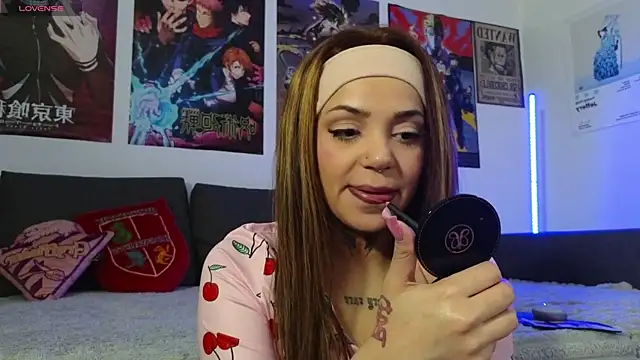 KiraQuinn1 online show from 10/28/25, 04:39