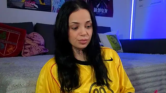 Snapshot of KiraQuinn1 chatting on 05/17/26, 05:24 KiraQuinn1 online show from 05/17/26, 05:24