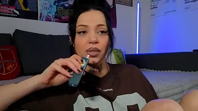 KiraQuinn1 online show from 04/13/26, 03:49