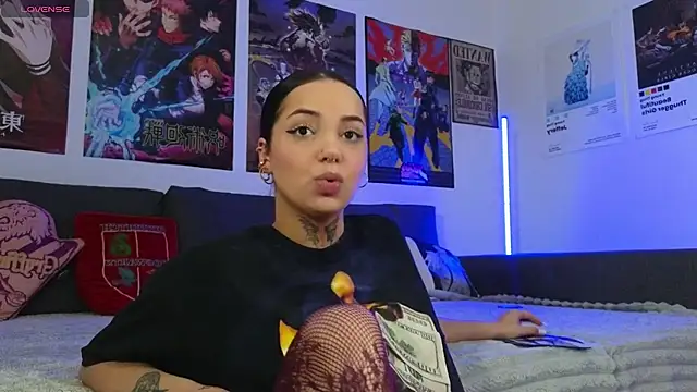 Snapshot of KiraQuinn1 chatting on 09/29/25, 02:44 KiraQuinn1 online show from 09/29/25, 02:44