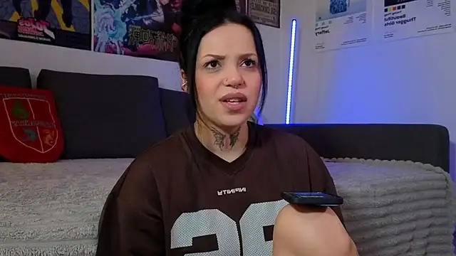 KiraQuinn1 online show from 04/23/26, 04:52