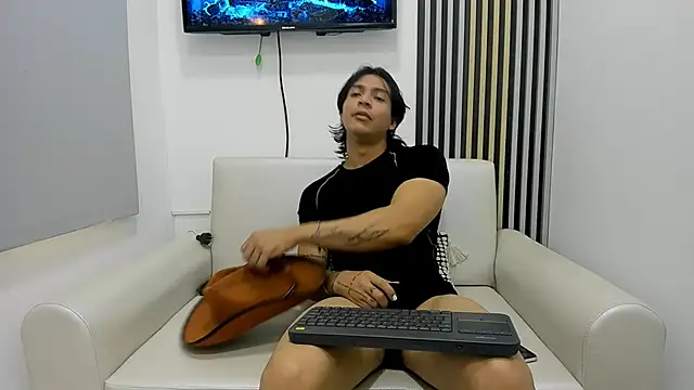 toji luxxer online show from 10/09/25, 02:06