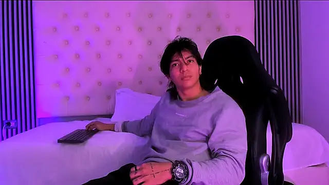 toji luxxer online show from 11/11/25, 10:04