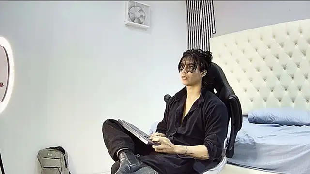 toji luxxer online show from 11/02/25, 02:16