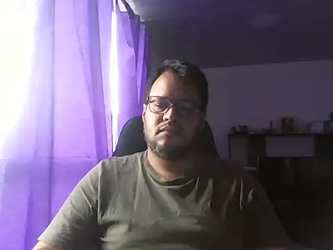 Snapshot of Alpha-Bear chatting on 09/25/25, 06:58 Alpha-Bear online show from 09/25/25, 06:58