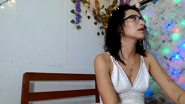 cruellasaludable online show from 09/23/25, 03:19