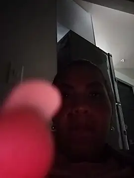 LaraStons online show from 11/04/25, 10:46