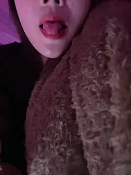 Moon pusy online show from 12/19/25, 01:20