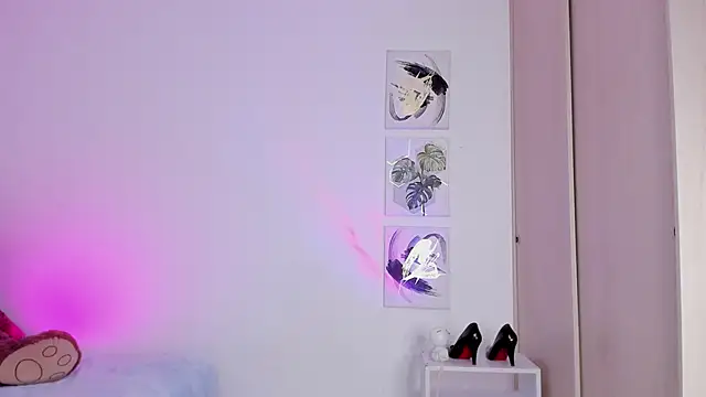 Snapshot of Susy_spark chatting on 11/25/25, 11:37 Susy spark online show from 11/25/25, 11:37