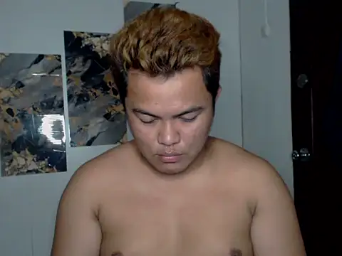 Snapshot of Gayasianzowe chatting on 09/24/25, 07:15 Gayasianzowe online show from 09/24/25, 07:15