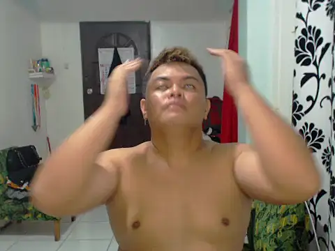 Snapshot of Gayasianzowe chatting on 09/28/25, 12:56 Gayasianzowe online show from 09/28/25, 12:56