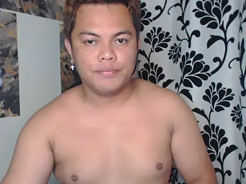 Snapshot of Gayasianzowe chatting on 09/17/25, 04:36 Gayasianzowe online show from 09/17/25, 04:36