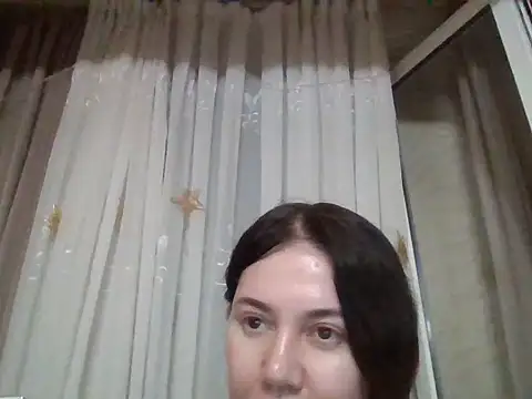 Snapshot of Lomivah chatting on 10/23/25, 06:17 Lomivah online show from 10/23/25, 06:17