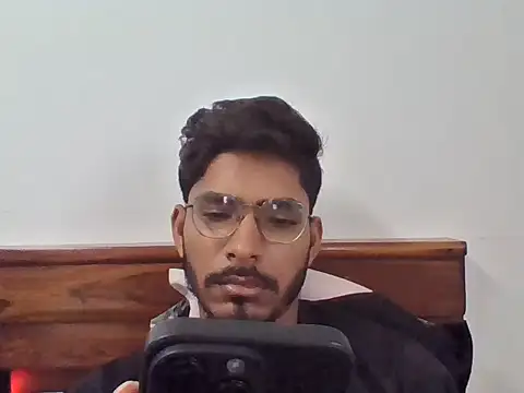 Snapshot of vikranthLong chatting on 09/30/25, 08:09 vikranthLong online show from 09/30/25, 08:09