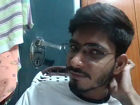 Snapshot of vikranthLong chatting on 10/07/25, 07:04 vikranthLong online show from 10/07/25, 07:04