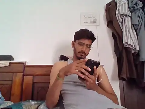 Snapshot of vikranthLong chatting on 10/17/25, 05:33 vikranthLong online show from 10/17/25, 05:33