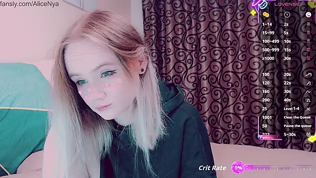 Snapshot of AliceNya_cute chatting on 10/19/25, 03:53 AliceNya cute online show from 10/19/25, 03:53
