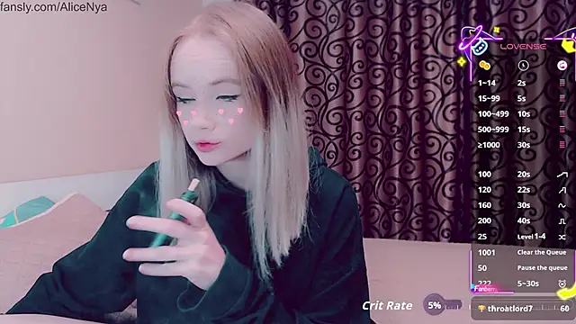 Snapshot of AliceNya_cute chatting on 10/24/25, 04:55 AliceNya cute online show from 10/24/25, 04:55