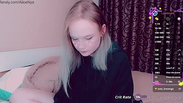 Snapshot of AliceNya_cute chatting on 10/13/25, 04:36 AliceNya cute online show from 10/13/25, 04:36