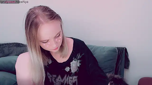 AliceNya cute online show from 10/29/25, 05:06