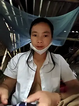 Snapshot of lily-00 chatting on 11/08/25, 02:04 lily-00 online show from 11/08/25, 02:04