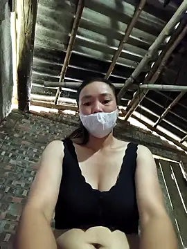 Snapshot of lily-00 chatting on 09/27/25, 03:34 lily-00 online show from 09/27/25, 03:34