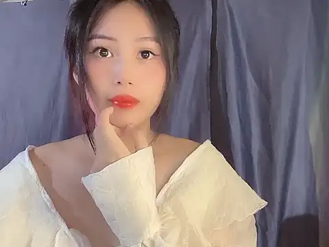 Lyly4757 online show from 10/12/25, 02:40