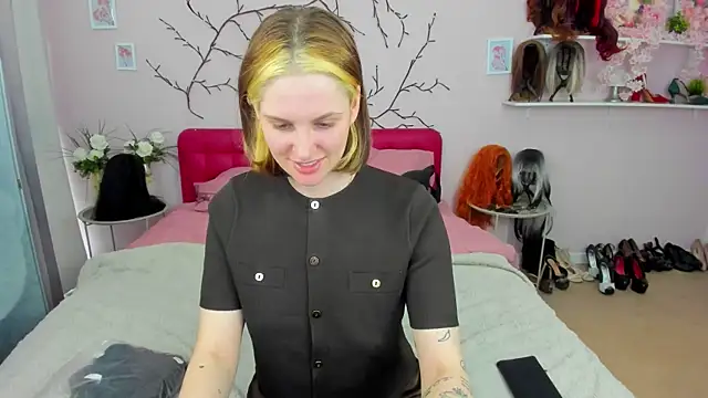 SabrinaRayX online show from 03/10/26, 10:08