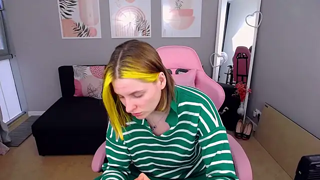 SabrinaRayX online show from 04/18/26, 12:18